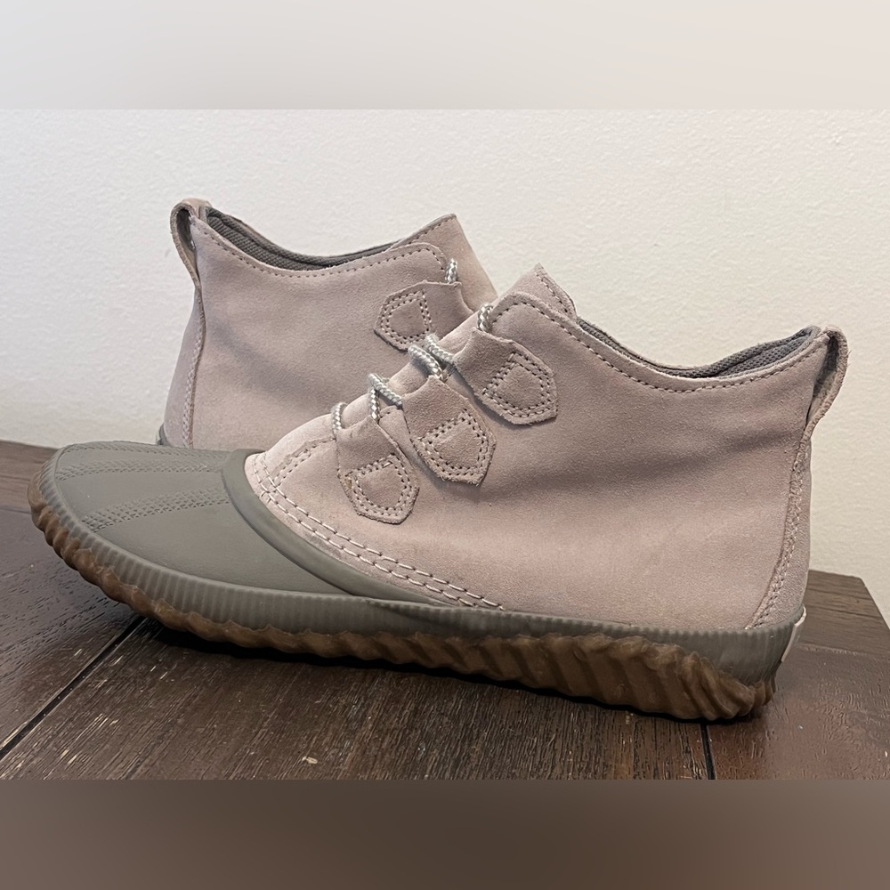 Sorel Women's Ankle Duck Boots in Taupe and Gray - Picture 5 of 9
